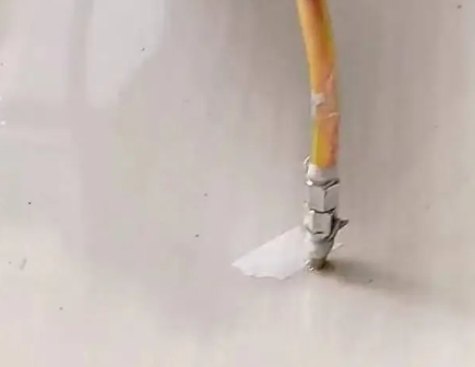 永平瓷砖空鼓维修公司专业解答在瓷砖铺贴过程中，如果使用的砂料过粗（如全部使用了粗砂），可能会导致以下问题
