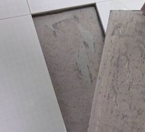 永平瓷砖空鼓维修公司分享瓷砖铺贴时如果打浆（即涂抹在瓷砖背面和基层上的砂浆或瓷砖胶）过少，会带来以下问题